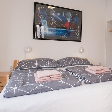 Apartments Lovorik Крк Екстер'єр фото