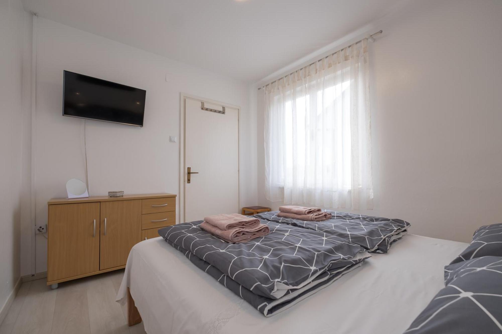Apartments Lovorik Крк Екстер'єр фото