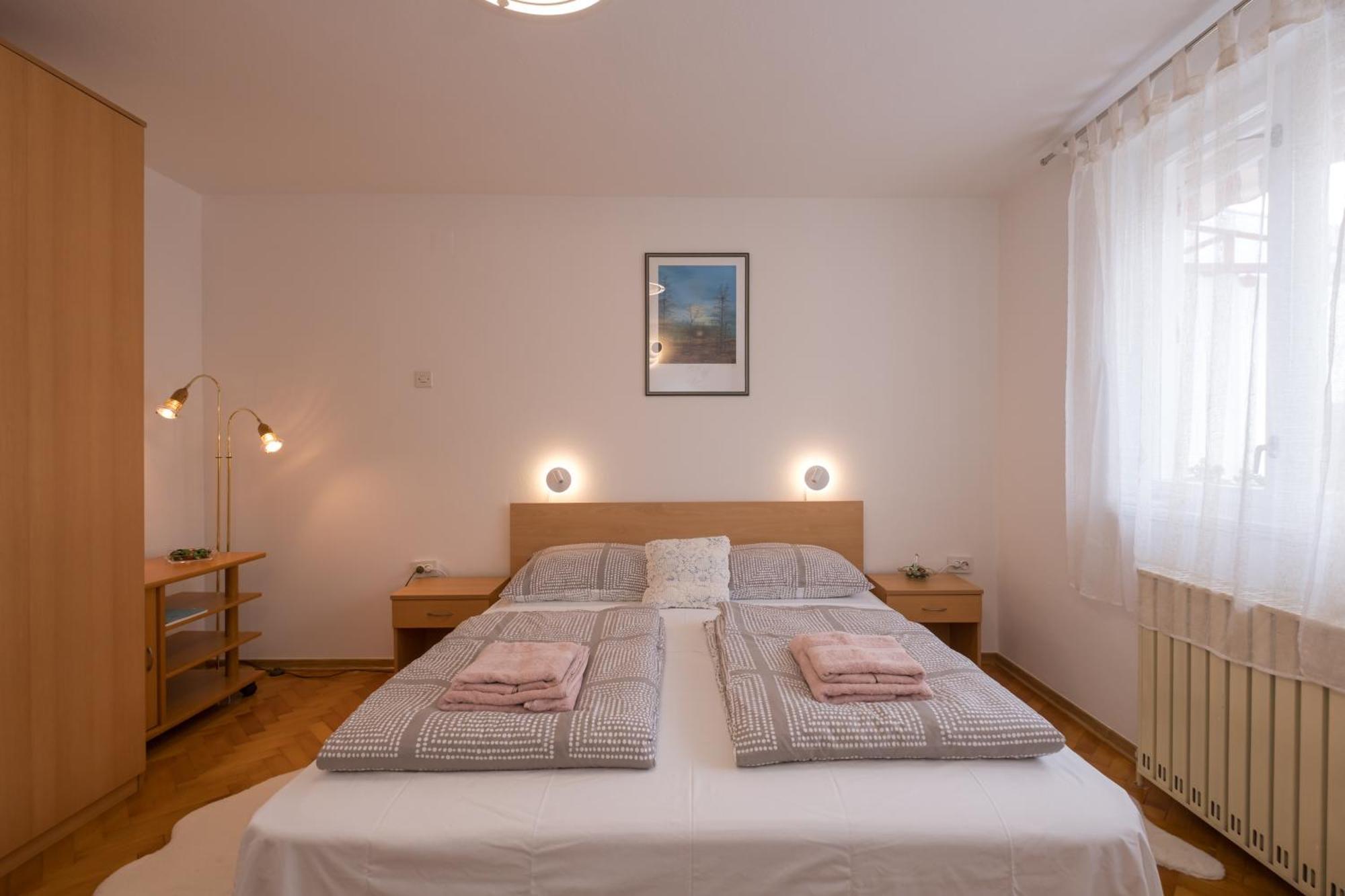 Apartments Lovorik Крк Екстер'єр фото